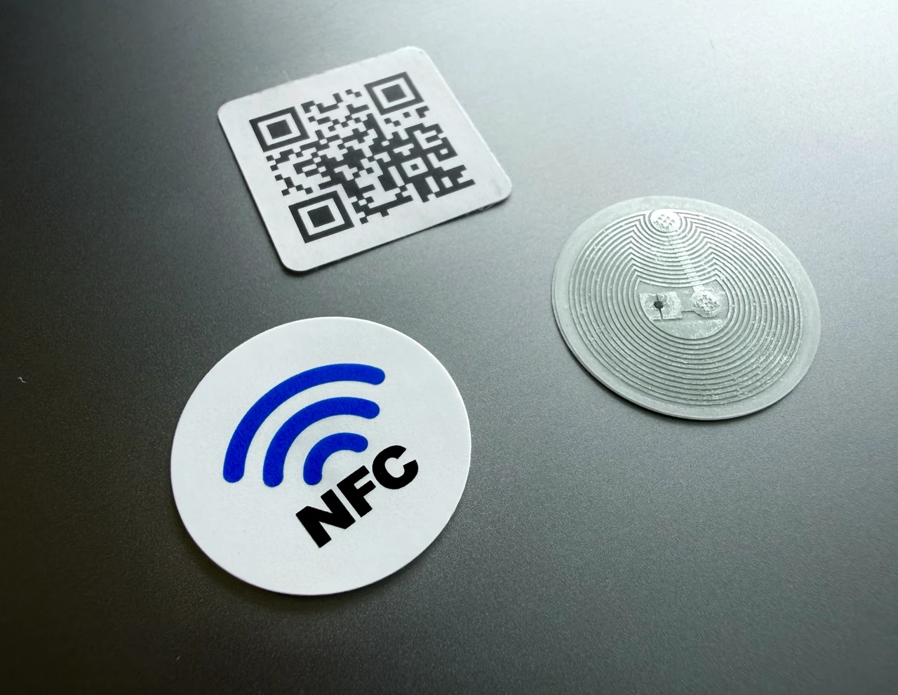 Umfrage zu vernetztem Verpacken 2026: Warum Marken NFC und QR-Codes kombinieren